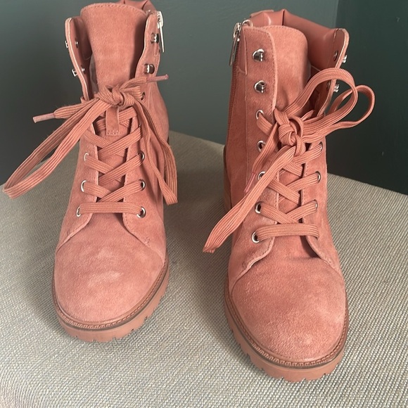 Vince Camuto pink suede/leather boots - Picture 4 of 14